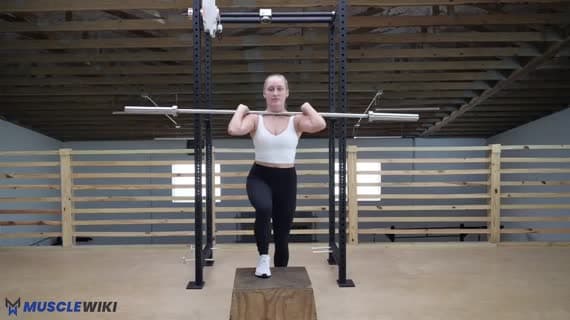 Step-Up À La Barre En Front Rack Avec Montée De Genou