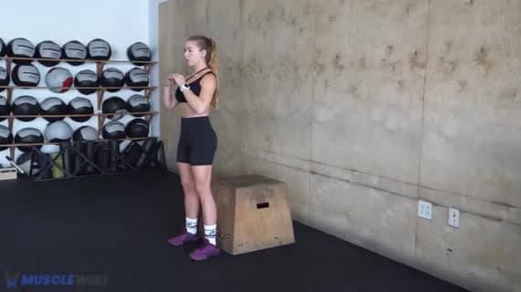 Squat avec boîte en poids corporel