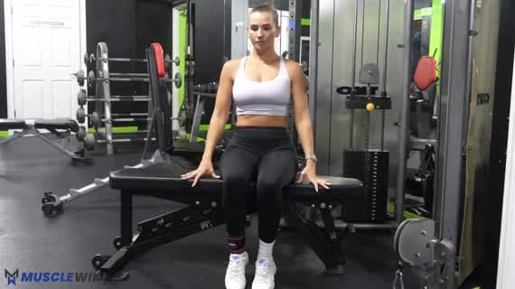Extension des jambes à la poulie (assis)