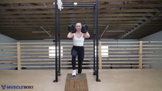 Step-Up avec Haltères en Front Rack et Montée du Genou