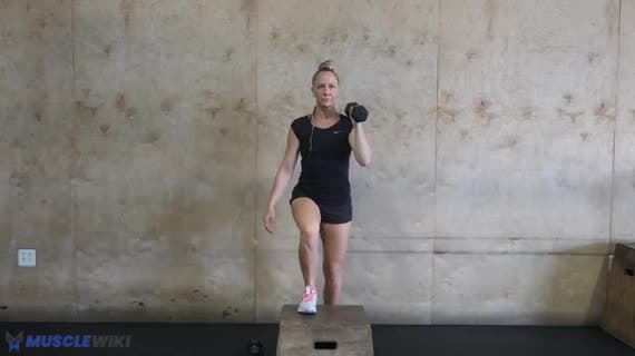 Step-up unilatéral avec haltère en rack avant