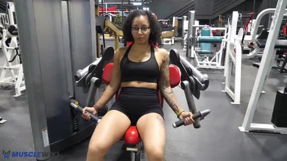 Machine Bicep Curl