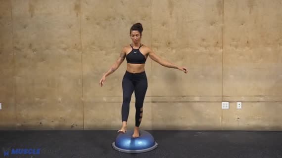 Bosu Ball : squat sur une jambe