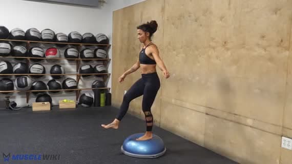 Bosu Ball : squat sur une jambe