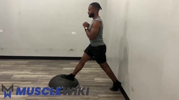 Bosu Ball 分腿下蹲