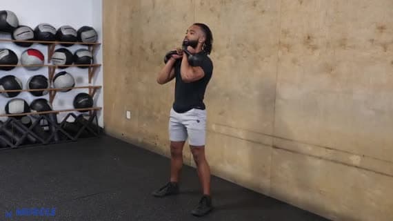 Squat con kettlebell in front rack