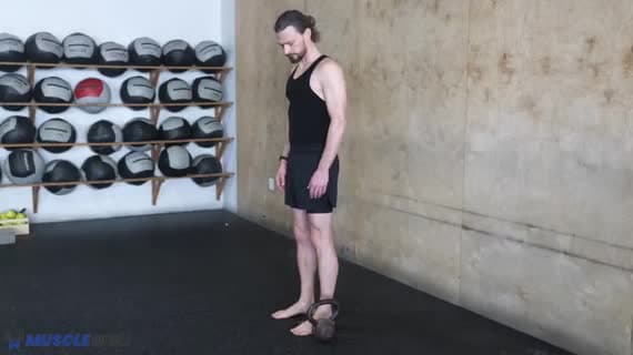 Stacco a valigia con kettlebell