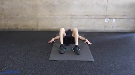 Curl femoral con deslizador a una pierna