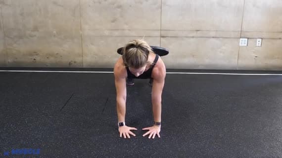 负重钻石俯卧撑