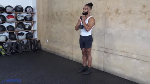 Afundo Frontal com Haltere em Pegada Goblet