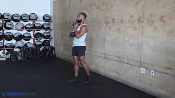 اسکوات با دمبل در حالت کیک استند