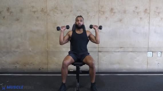 تمرين الضغط بالدمبل والجلوس على شكل Y