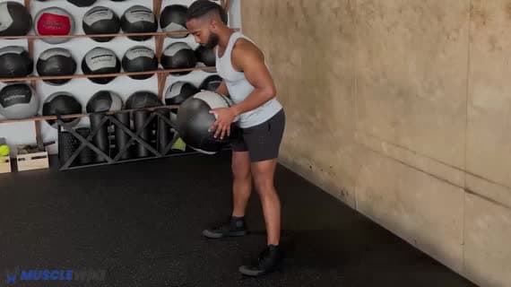 Medizinball-Slam (Brust)