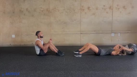 دراز و نشست با شریک و پرتاب توپ مدیسن