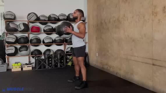 मेडिसिन बॉल स्क्वाट-रीच