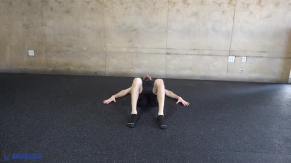 पैर नीचे करें