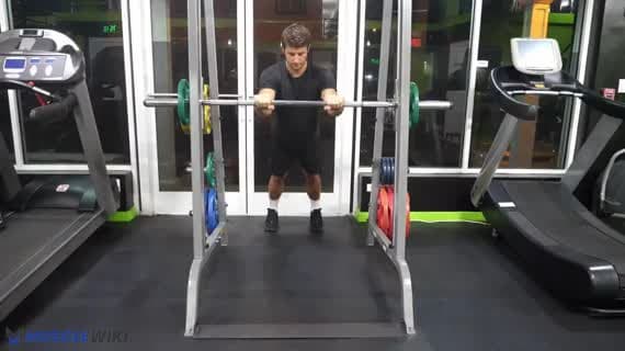 Extensions triceps couchées au poids du corps à la Smith Machine