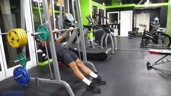 Rowing inversé sur Smith Machine