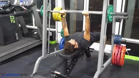 Extensions triceps couché à la Smith Machine