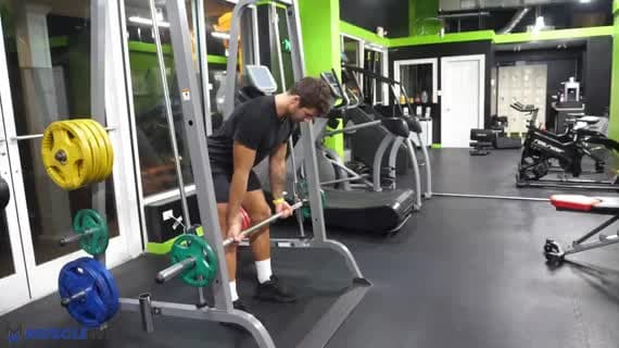 Remada na Smith Machine com pegada supinada