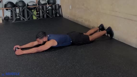 Superman con manubri