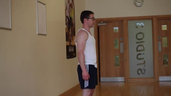 Étirement des épaules — variante 2