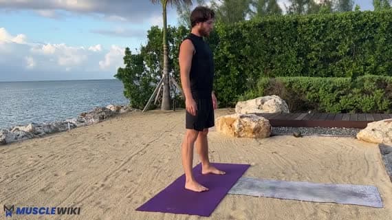 خم شدن به جلو با فاصله زیاد بین پاها