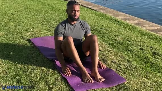 حالت گوموخاسانا آرام‌بخش — پاها