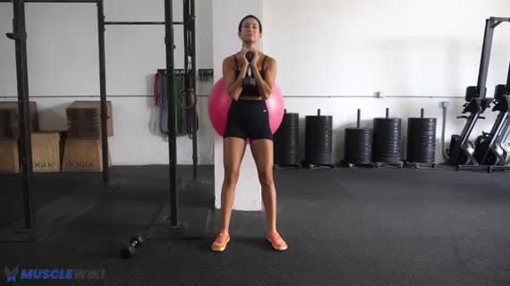 Squat contre mur avec ballon de stabilité et goblet