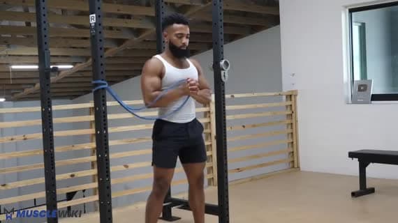 بريس بالوف بالباند إلى تقطيع الخشب