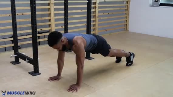 Plank Jacks mit Körpergewicht