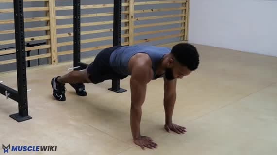 Hand-Plank-Jacks mit dem eigenen Körpergewicht