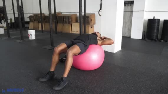 Abdominal com Bola de Estabilidade usando Peso Corporal