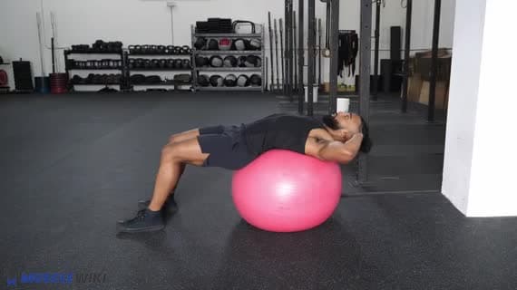 Abdominal com Bola de Estabilidade usando Peso Corporal