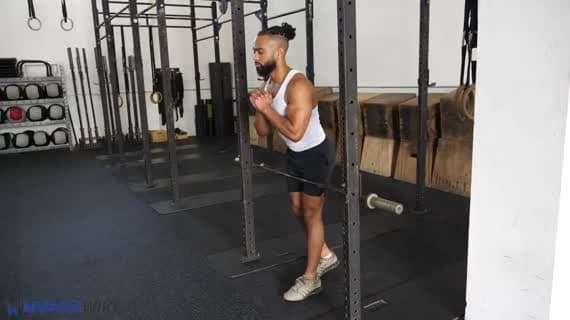 Flexión del camarero con piernas alternadas