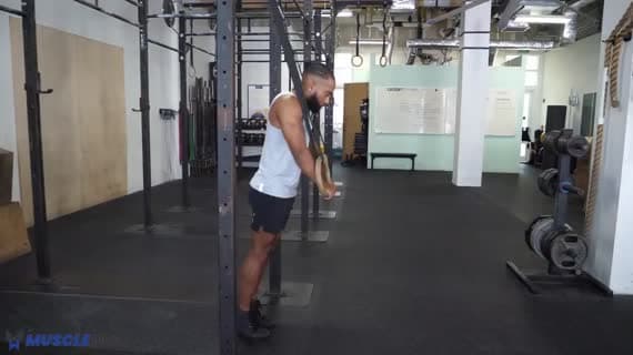 Halka Ayakta Göğüs Uçuşu