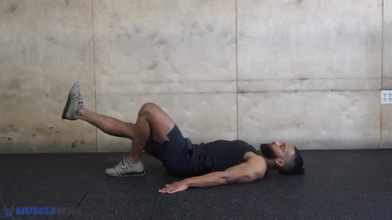 Ponte per i glutei su una gamba
