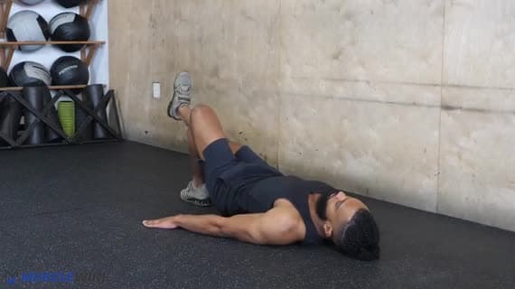 Ponte per i glutei su una gamba
