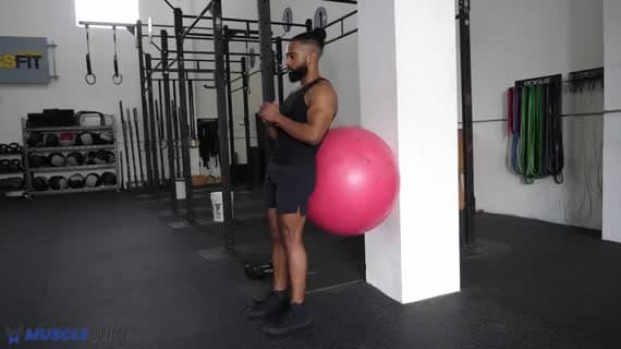Agachamento Sissy com Bola Suíça