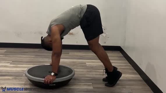 Пайк-отжимание на Bosu Ball