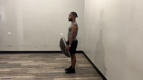 Подъём рук перед собой на Bosu Ball