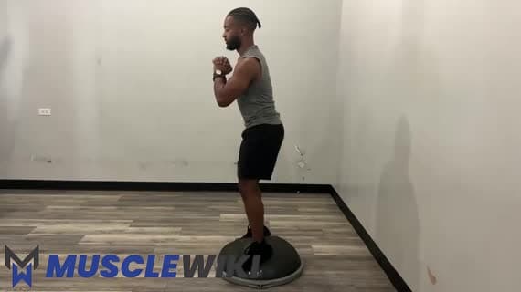 اسکوات روی Bosu Ball