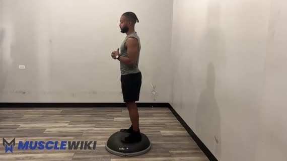Relevé de mollets sur Bosu Ball
