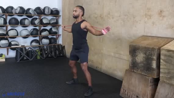 Salto a forbice con elastico cardio