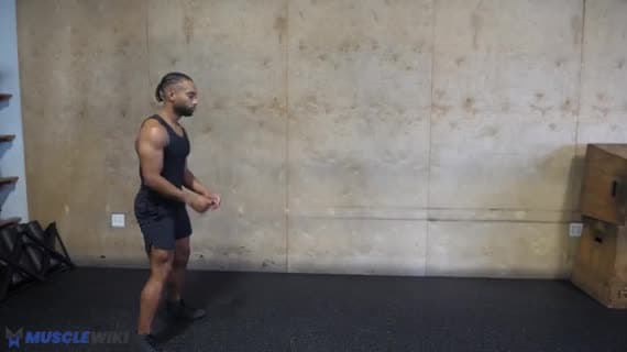 Cardio : saut en longueur puis pas chassé arrière