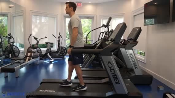 Caminata Hacia Atrás en la Cinta de Correr