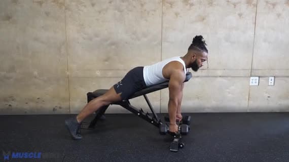 Rowing haltères sur banc incliné