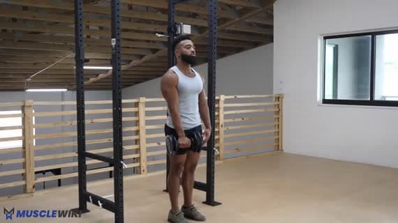 Stehender einarmiger Reverse-Curl mit Kurzhantel