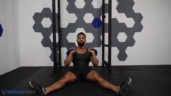 Abwechselndes Z-Drücken mit der Kettlebell