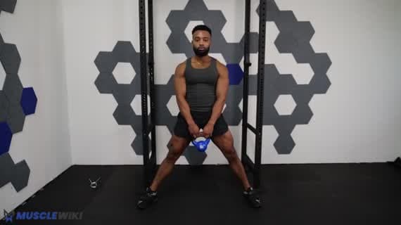 Przysiad kozacki z kettlebellem